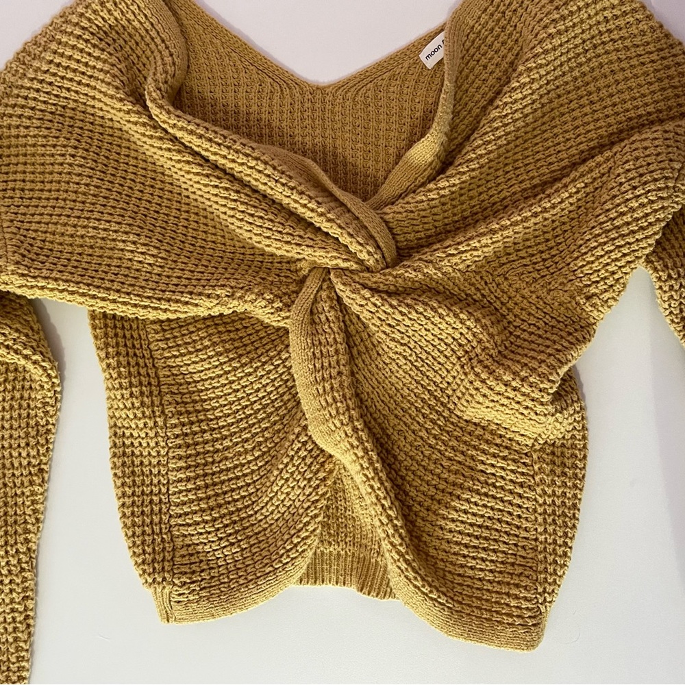 Yellow fun knit sweater, tie in the back, reversible, business casual clothes